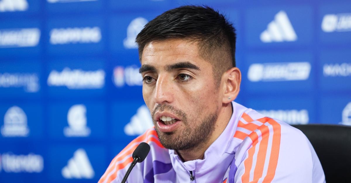 Gabriel Castellón piensa en el Clásico: “Trabajamos para enfrentarlos con seriedad y responsabilidad”