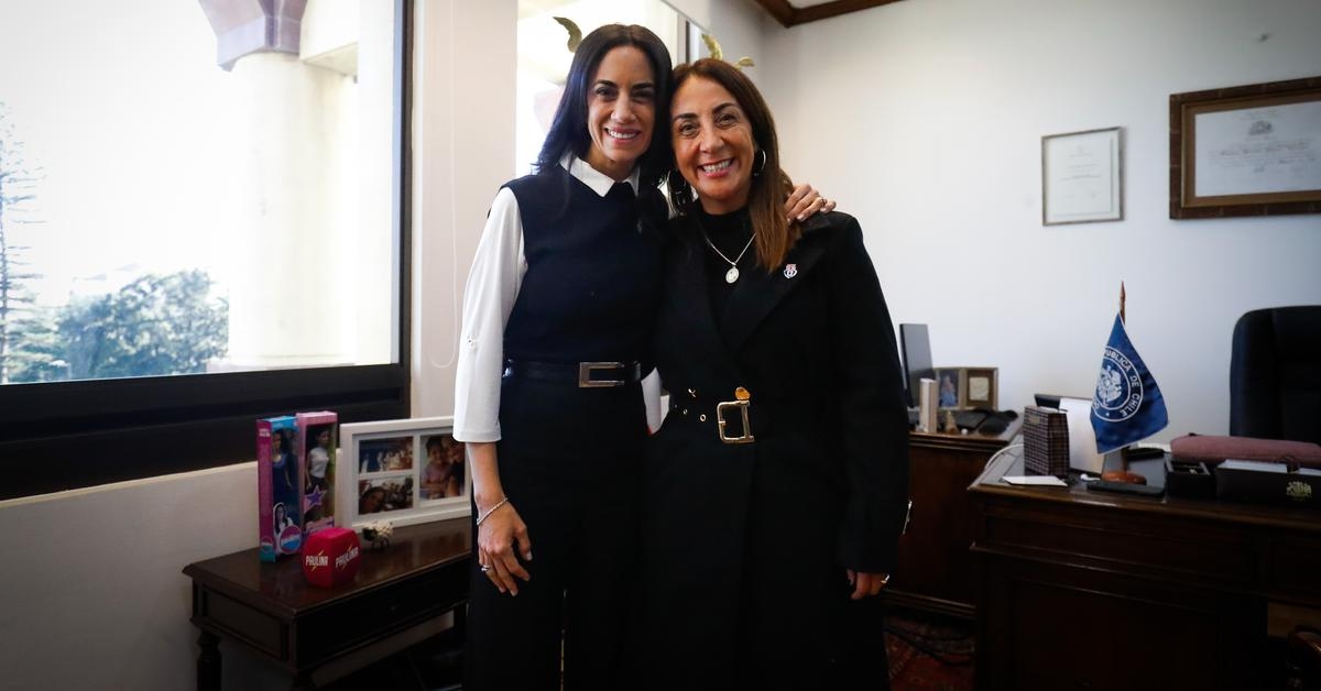 Cecilia Pérez recibe homenaje en el Senado