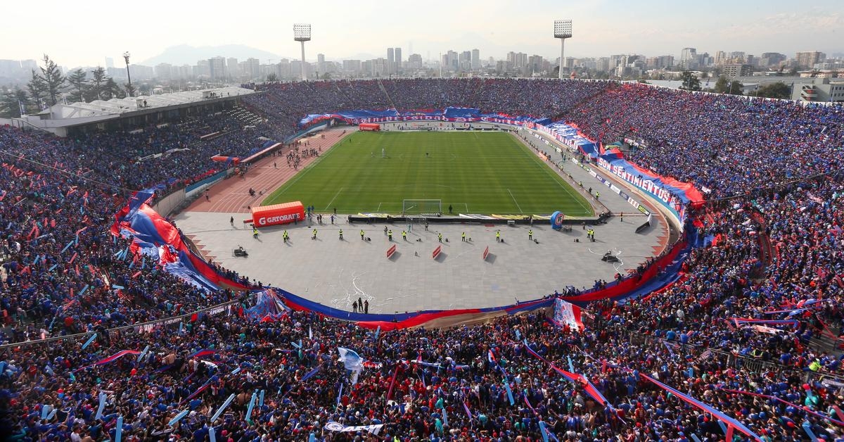 Universidad de Chile aplica drásticos castigos a hinchas infractores