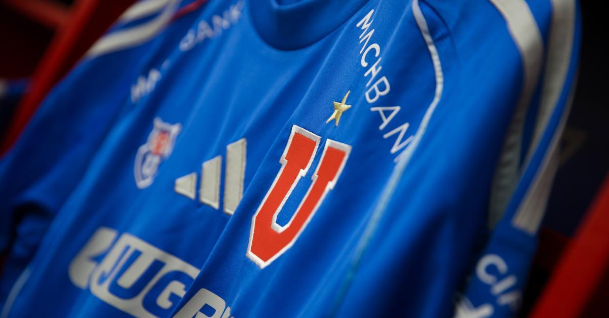 “A la camiseta azul, le juro amor eterno”: los orígenes del color principal del Romántico Viajero