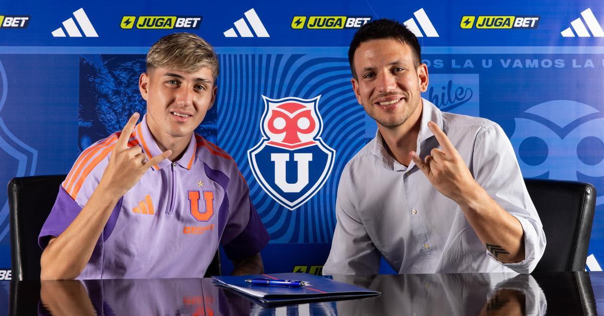 Salvador Negrete firma su primer contrato con el Romántico Viajero